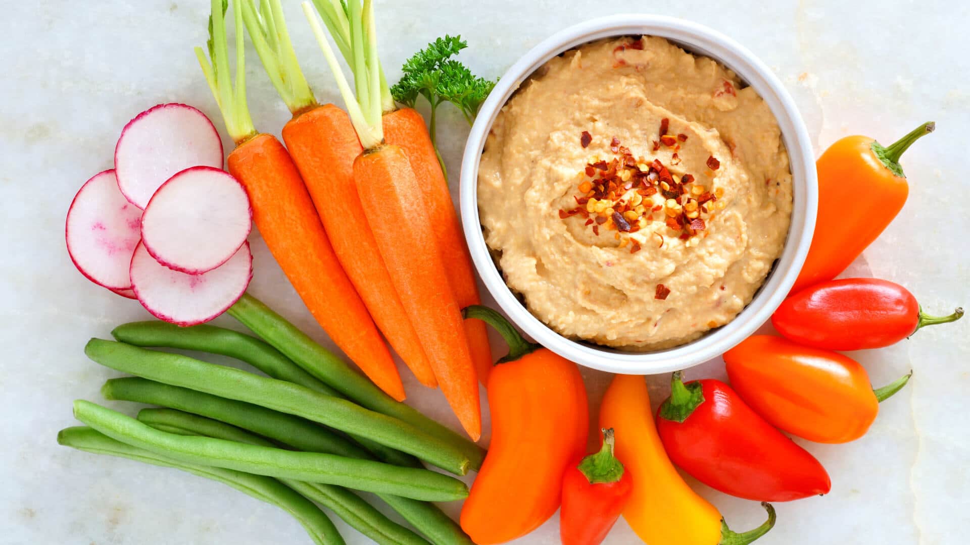 pre-workout snacks: hummus and vegetables