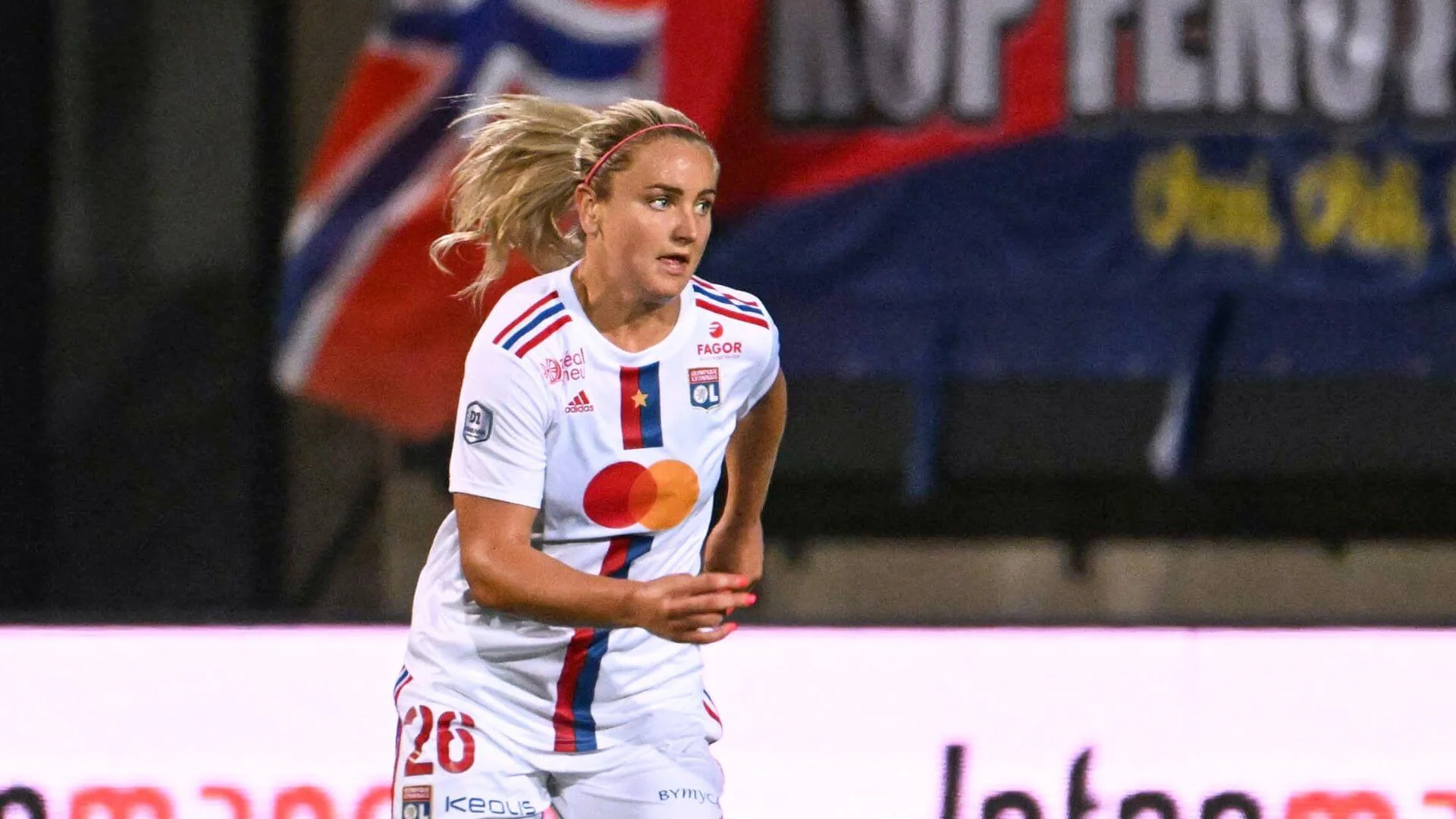 Lindsay Horan will play abroad for Lyon this season