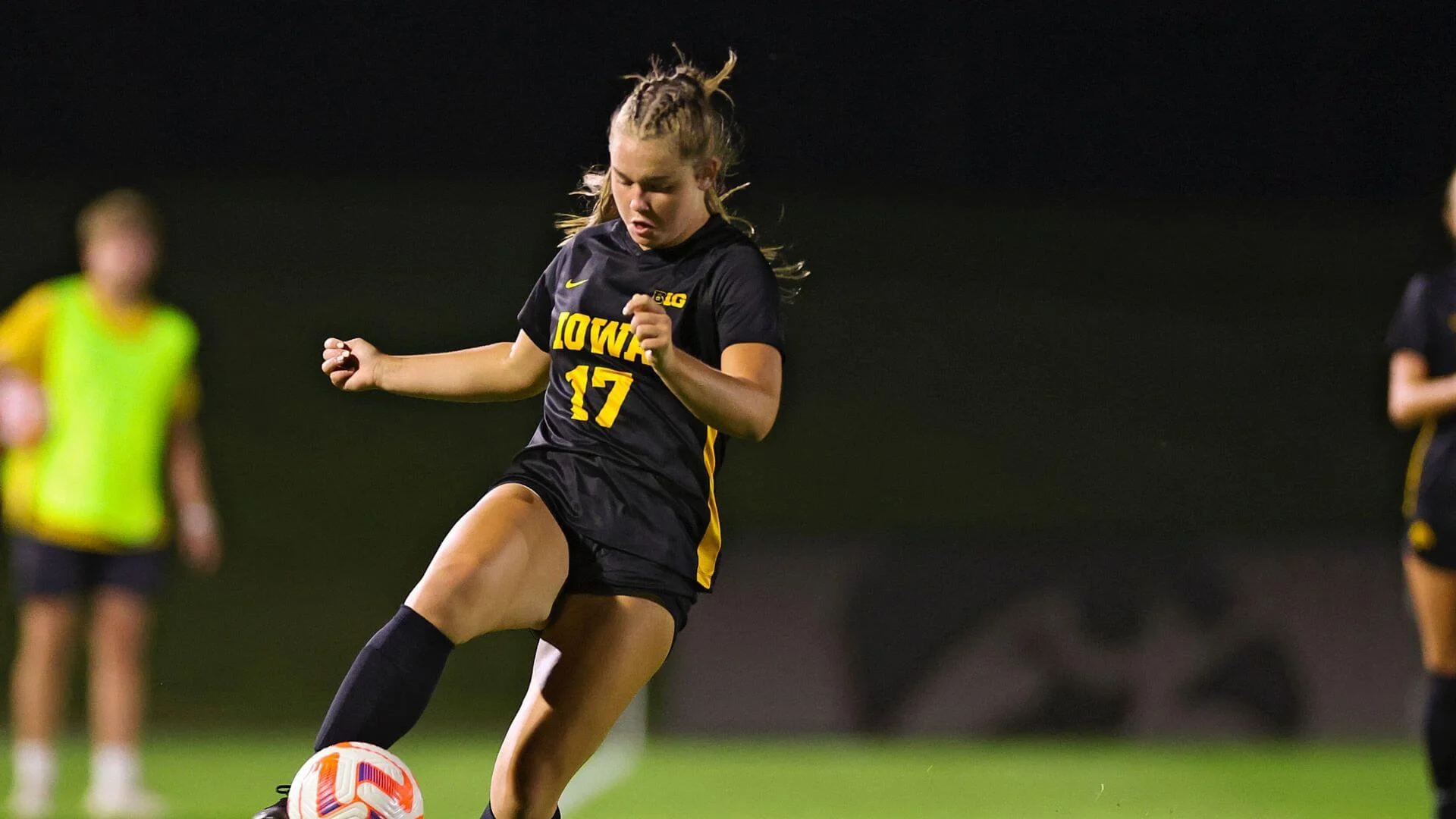 Delaney Holtey playing soccer, lives with Type One Diabetes