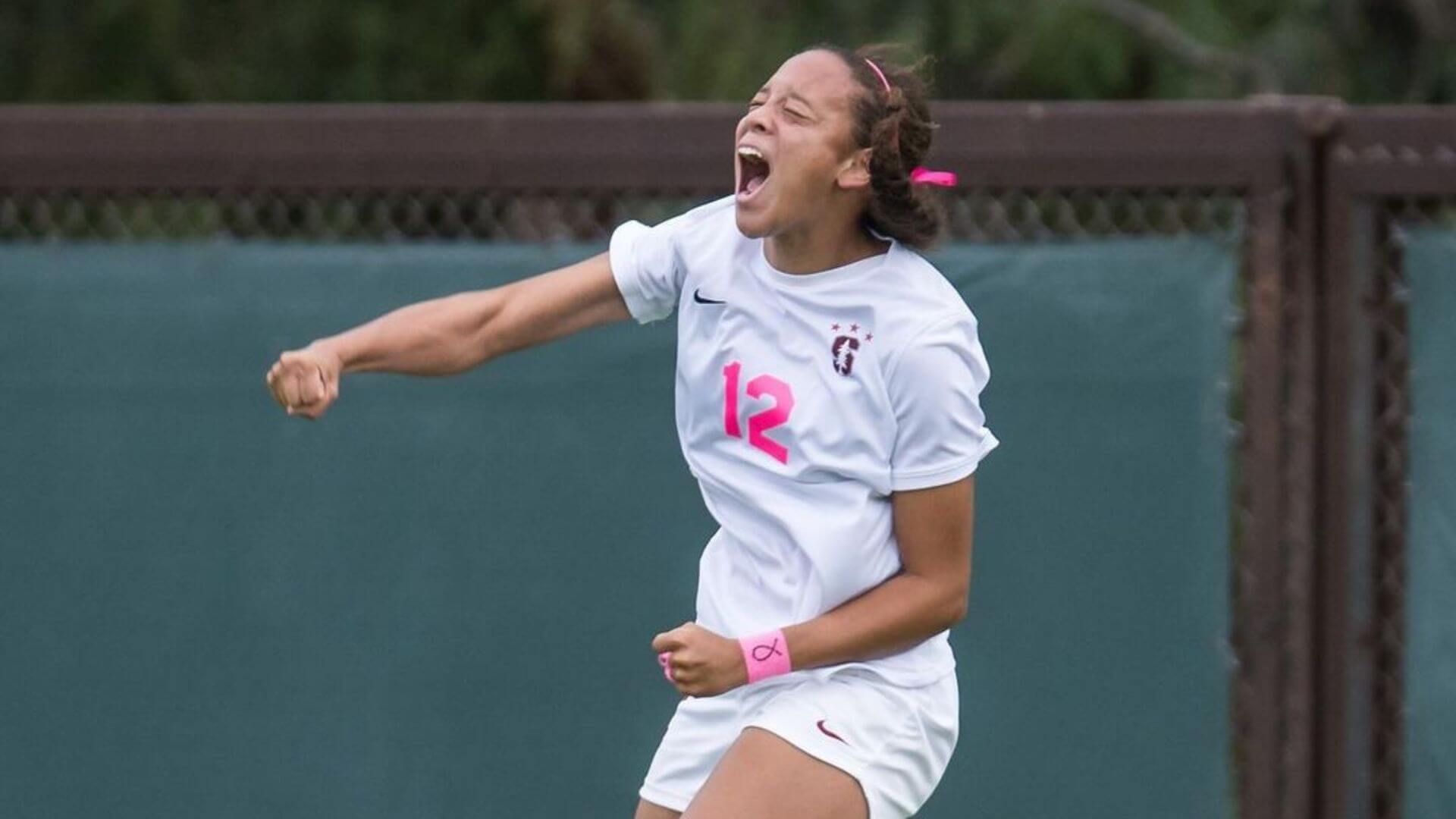 Jasmine Aikey, one of the best NCAA midfielders